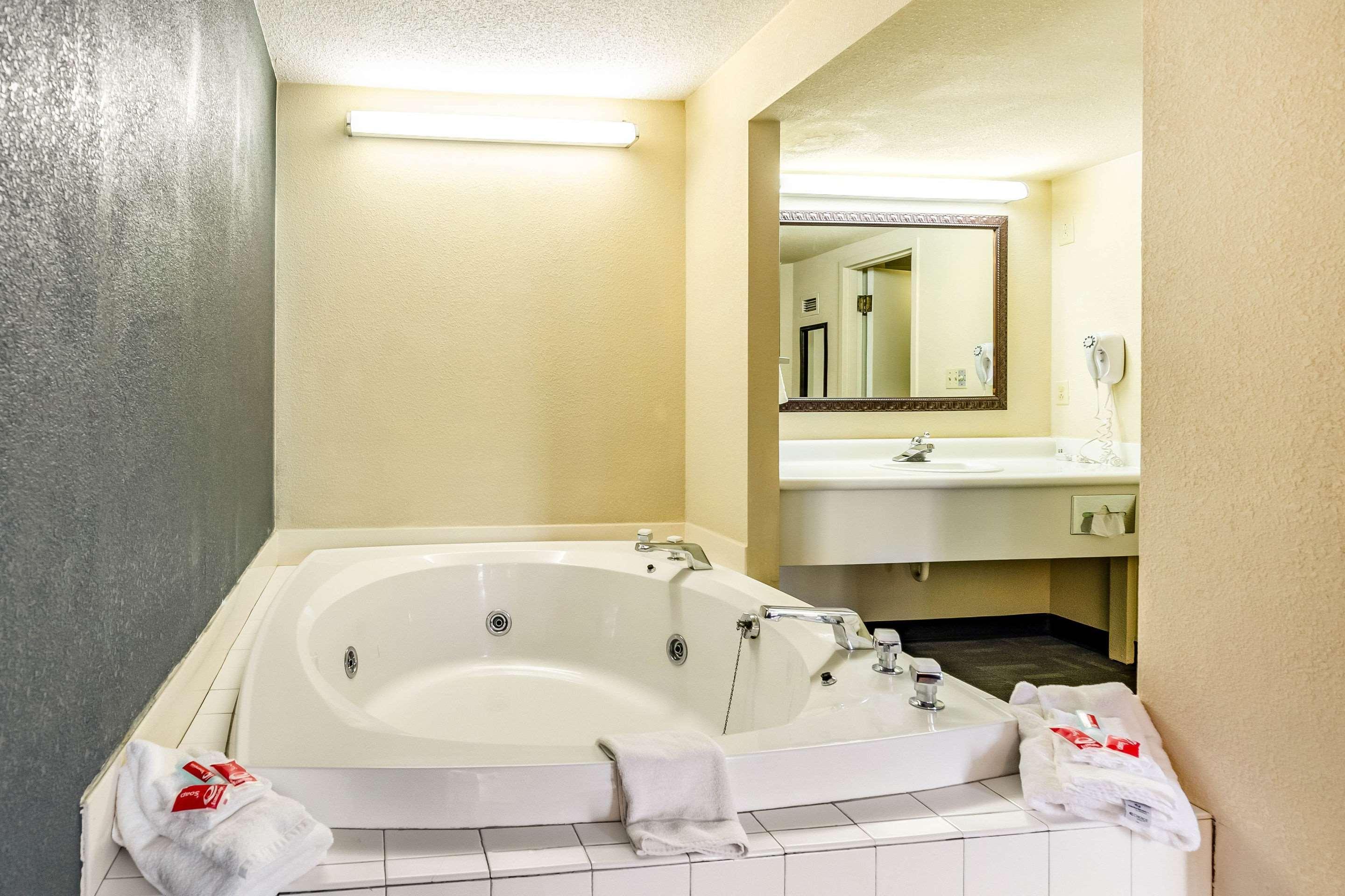 Econo & Radford-blacksburg Area Hotel